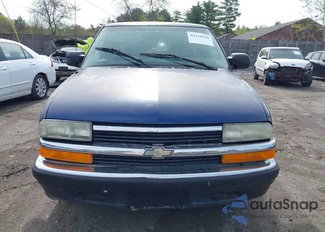 2002 Chevrolet S-10 Ls из США, поврежденный, VIN 1GCCS195728152566